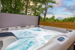 Brand New Hot Tub with Mountain Views